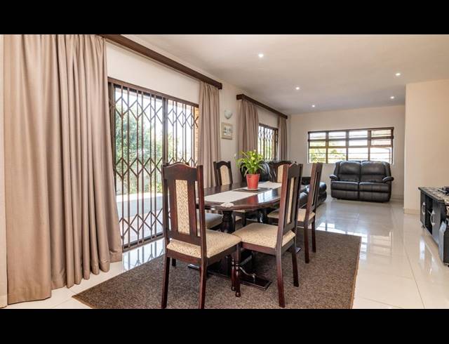 5 BEDROOM HOUSE FOR SALE IN BALLITO CENTRAL